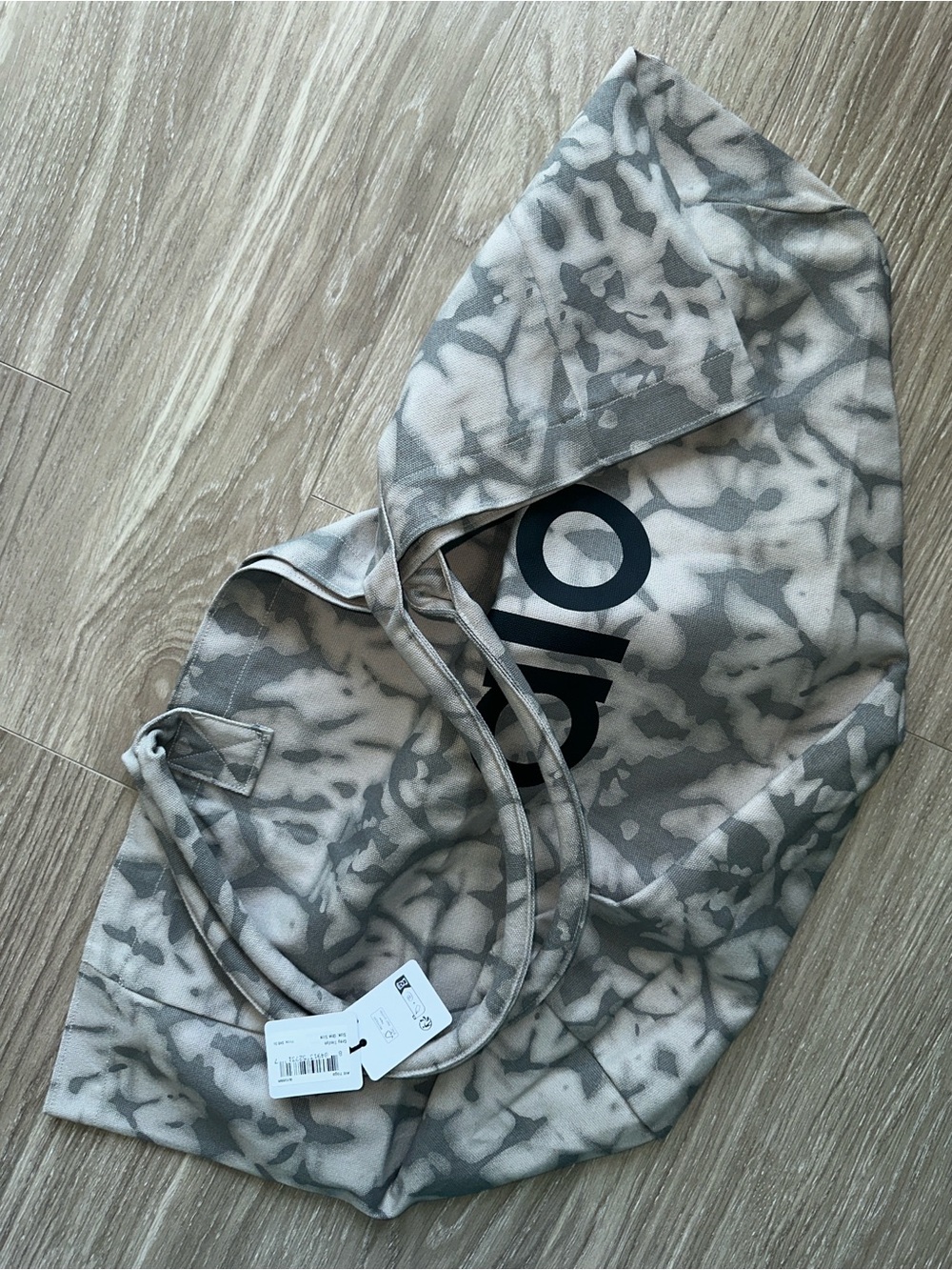 ALO Yoga Gray & White Tie-Dye Canvas Tote - Picture 6 of 7